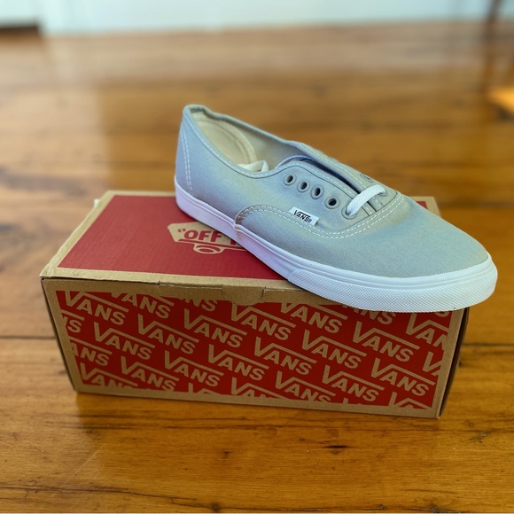 Vans - Picture 1 of 1